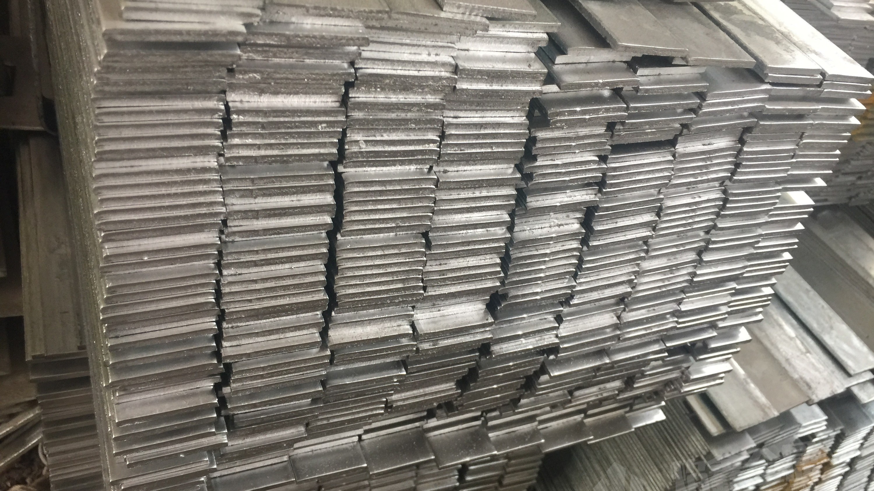 【江苏】你知道镀锌扁钢的优势和特点有哪些吗？