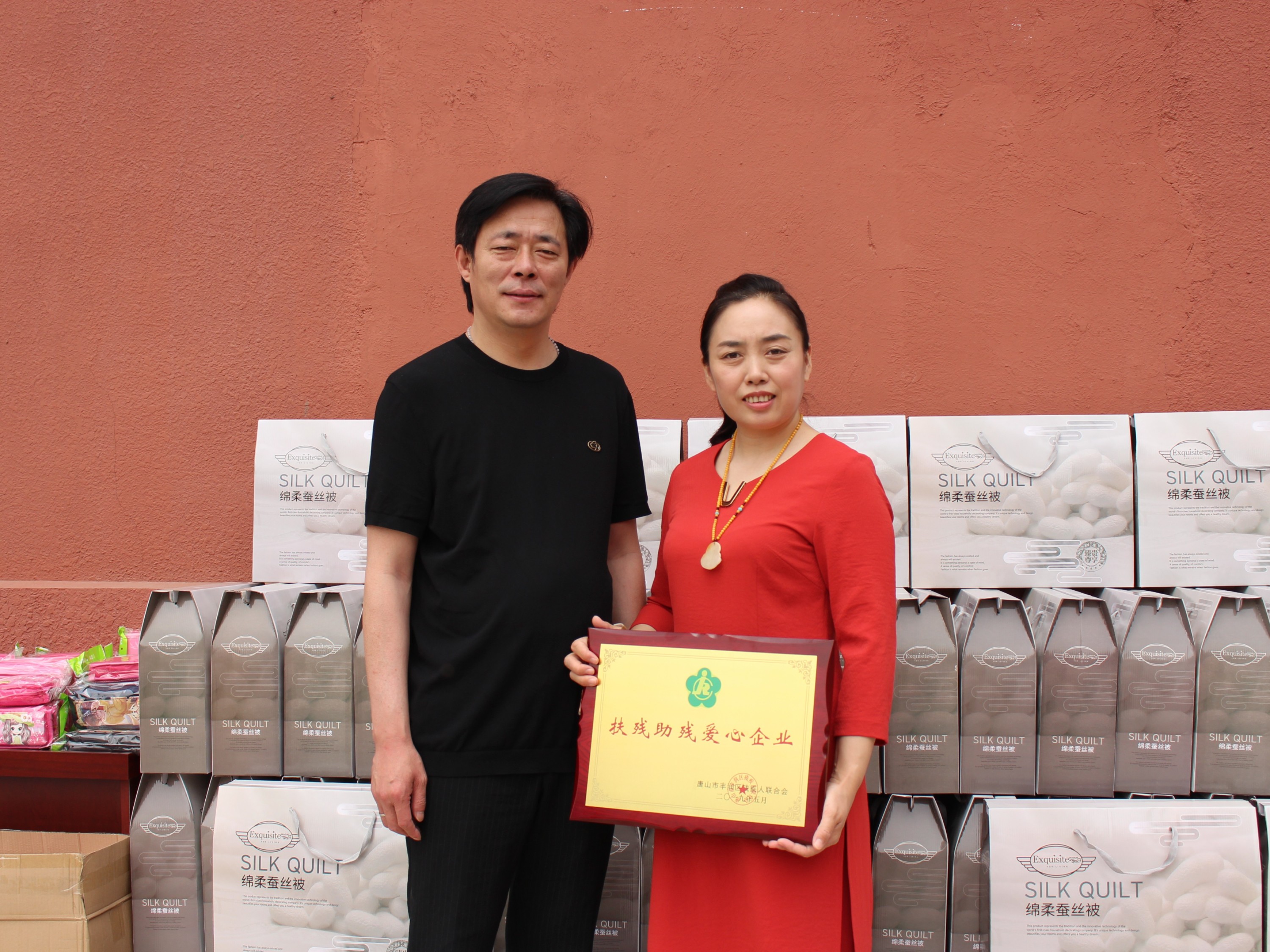 国产麻豆放荡AV剧情演绎爱心助残活动